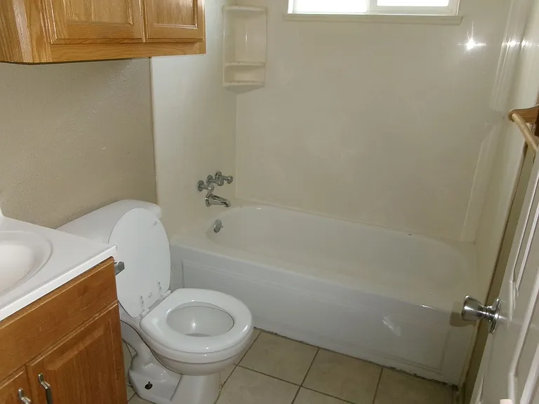 570 Gilbert Ave #1-3 — Photo 13
