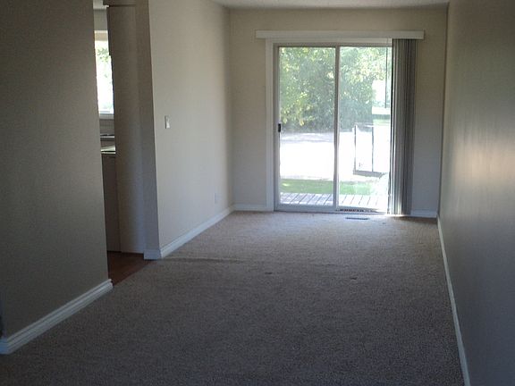 3rd image of 19 Newcombe Cres #Uf