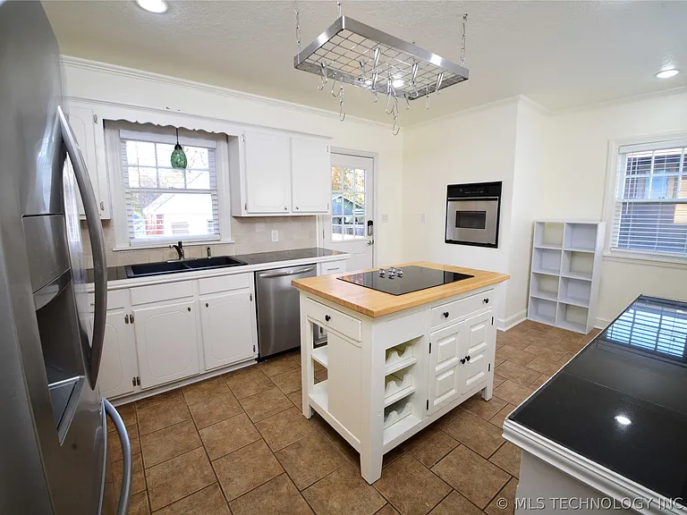 1740 S Yorktown Ave — Photo 14