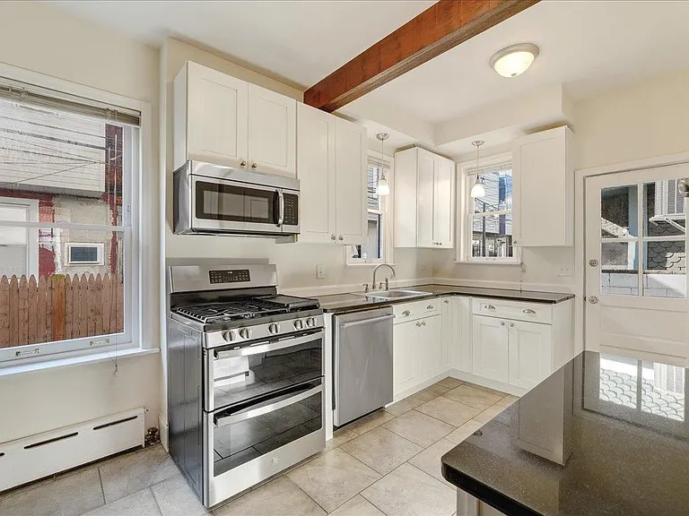 2308 Madison Sq — Photo 7