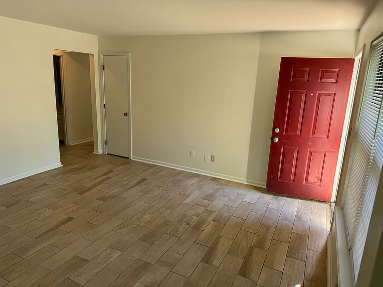 7800 N Camden Ave — Photo 6