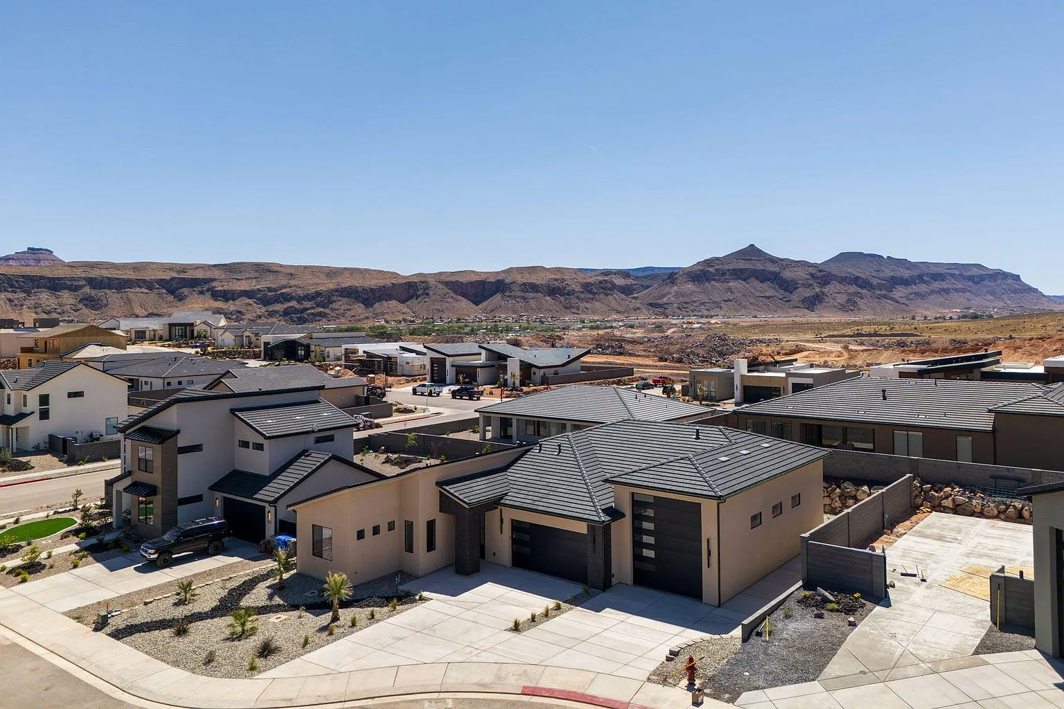 Beeautiful new Senic Pointe home — Photo 1