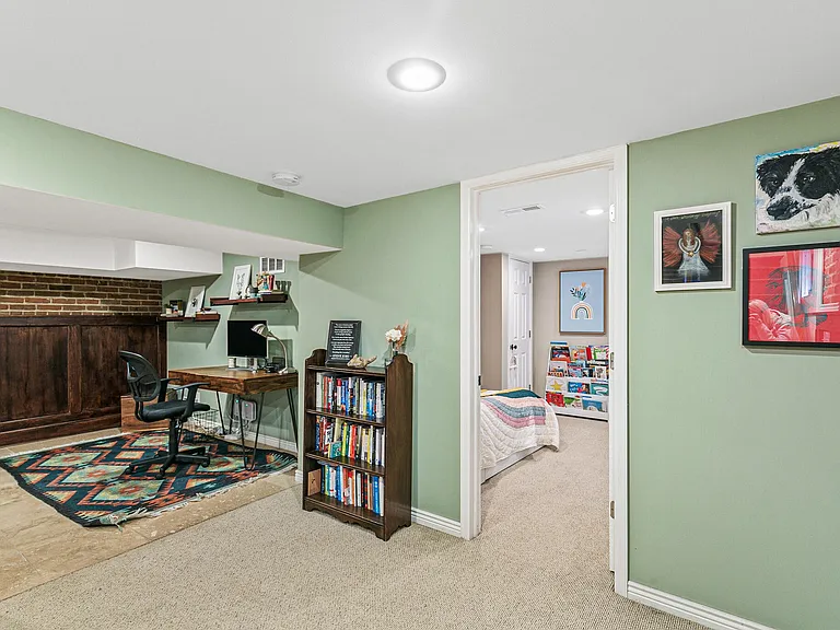 1083 S Clarkson St — Photo 29