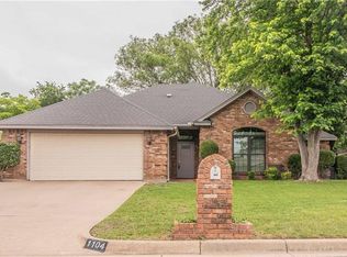 1104 Rock Ridge Dr, Burleson, TX 76028