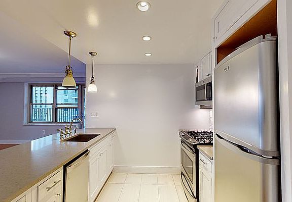 4th image of 50 W 93rd St #508D