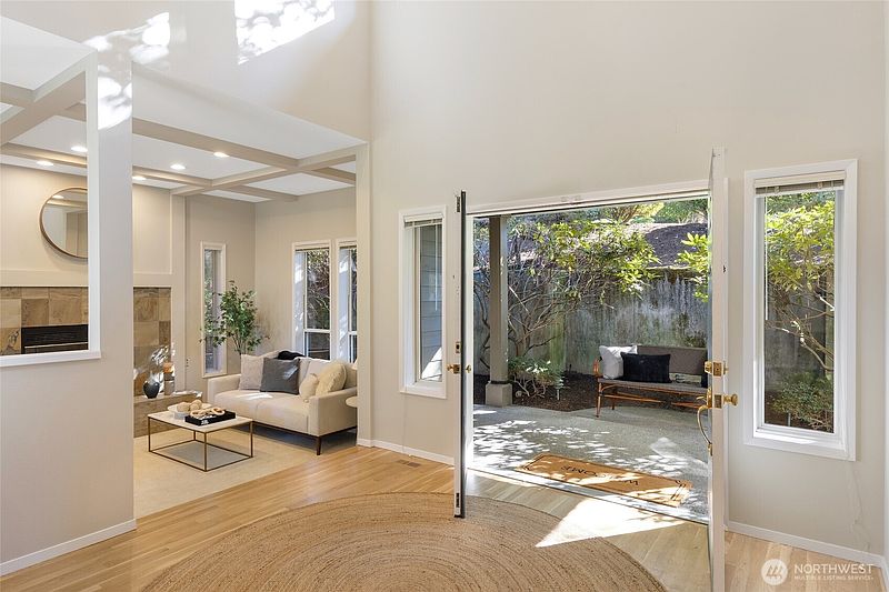 3rd image of 4618 NE 89th Street