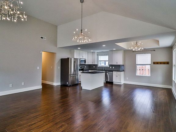 3rd image of 318 1st Ave