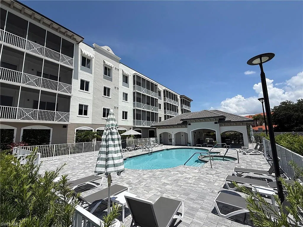3 bed, 2.0 bath, 1338 sqft, $3,400 — Photo 2