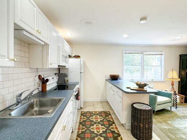 104 Rowayton Ave Suite 1