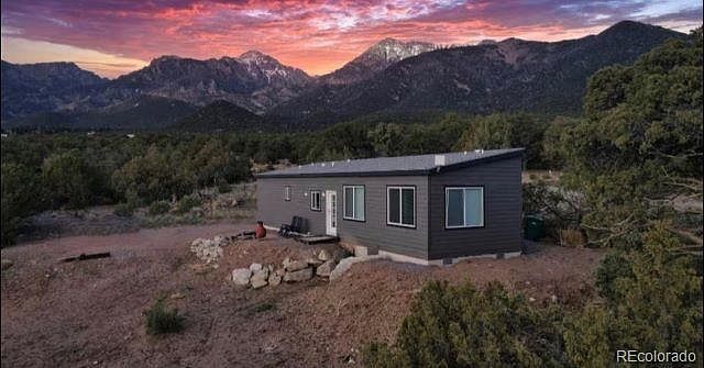 1st image of 1923 Lone Pine Way