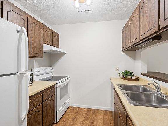 5th image of 918 120th Ln NW