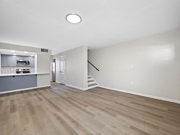 4th image of 129 Danube Ave #131-1