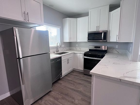 New stainless steel appliance and plenty of cabinets and counter space.