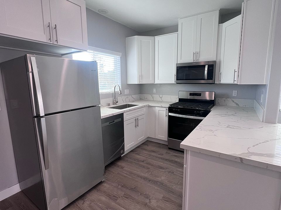 New stainless steel appliance and plenty of cabinets and counter space.