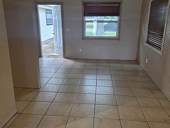 5th image of 2825 Willow Ave APT B