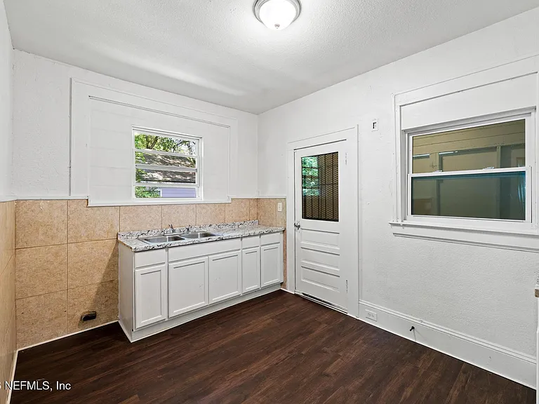 34 W 23rd St — Photo 8