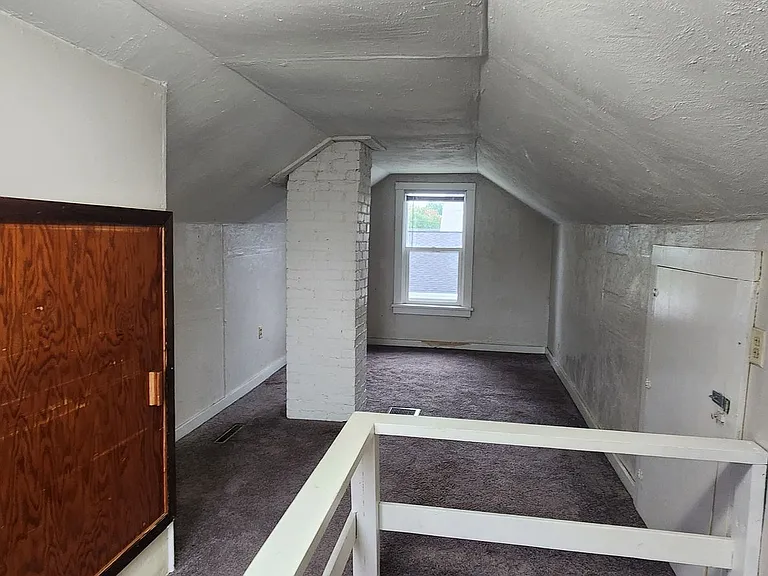 318 E 15th St N — Photo 8