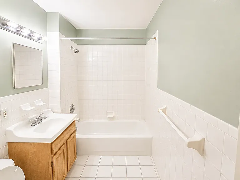 302 Hart St #2 — Photo 11