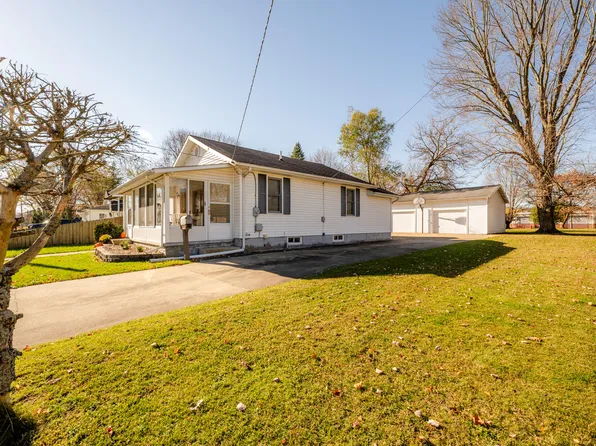 517 Michigan St, Buchanan, MI 49107