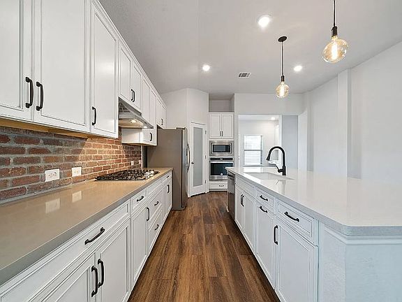 4th image of 2327 Verona Way