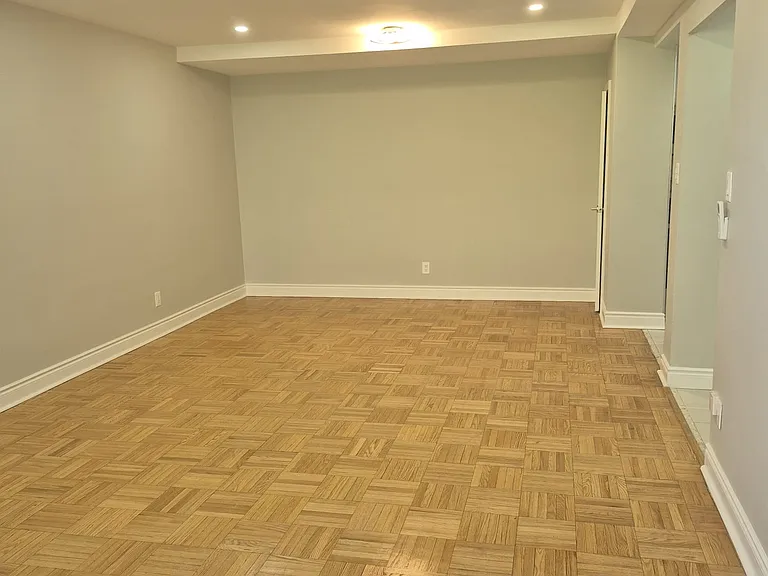 2515 Bathurst St — Photo 13