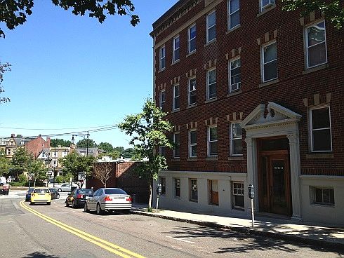 3rd image of 203 Winthrop Rd APT 3
