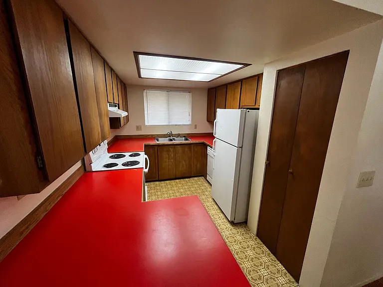 1110 Shorewood Drive — Photo 9