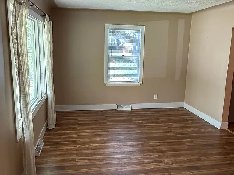600 Dadson Dr — Photo 2