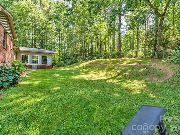 5th image of 1199 Deer Park Lake Rd