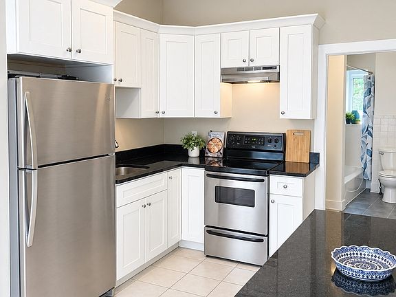 3rd image of 139A Prospect St