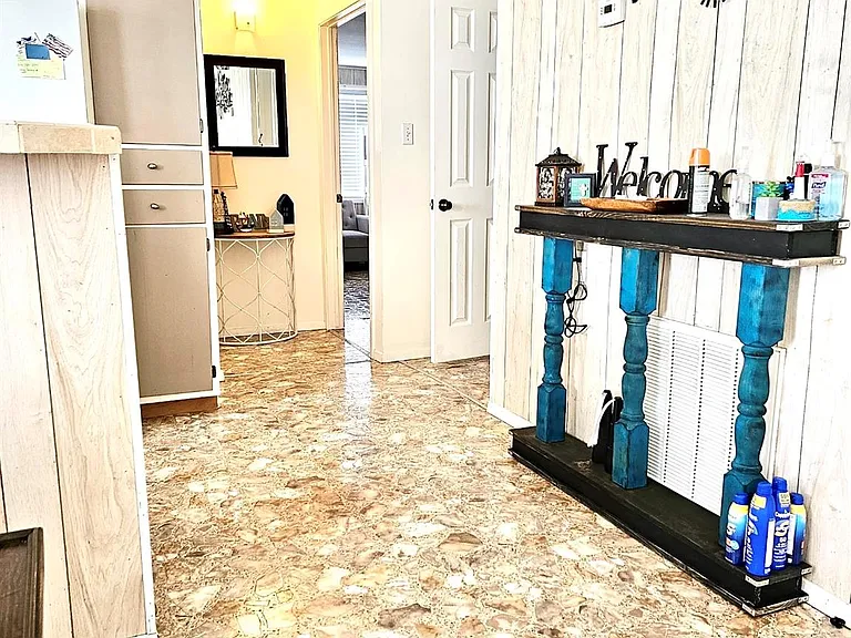 2104 Galveston Ave — Photo 3