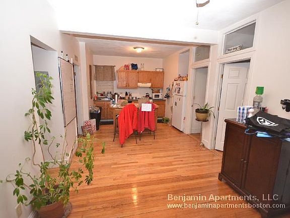 4th image of 17 Cummings Rd APT 1