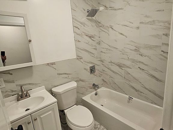 5th image of 155 Bayview Ave Floor 1