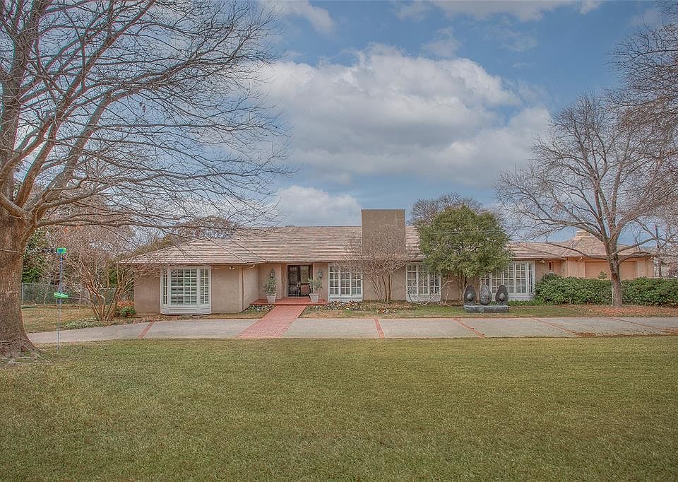 1st image of 208 Hazelwood Dr