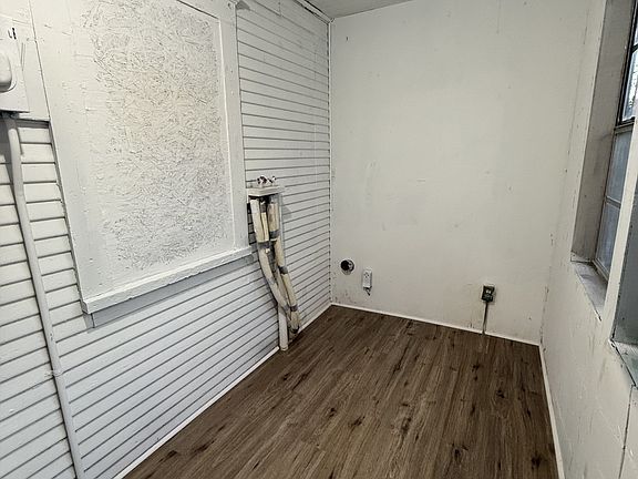 4th image of 1825 N Park Pl #11300602