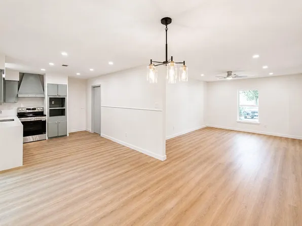10911 Corona Ln, Houston, TX 77072