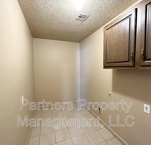 107 Pine Ave #8 — Photo 11
