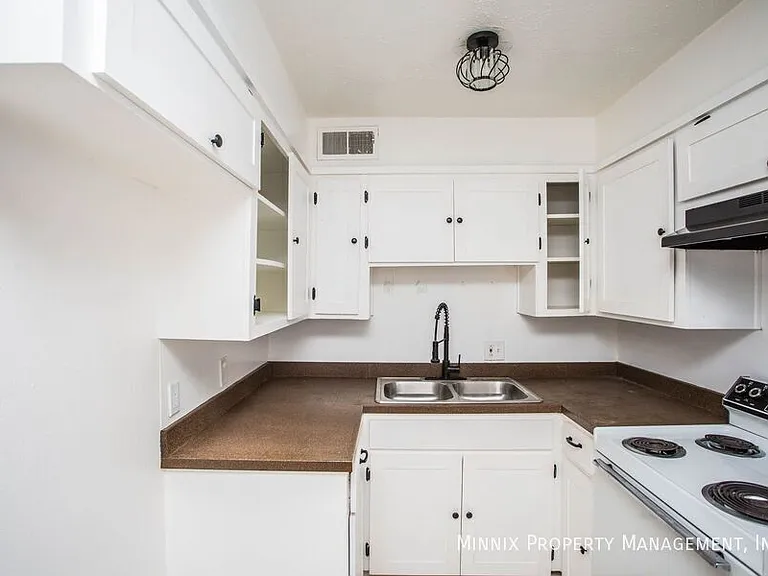 5005 Avenue W #3 — Photo 3