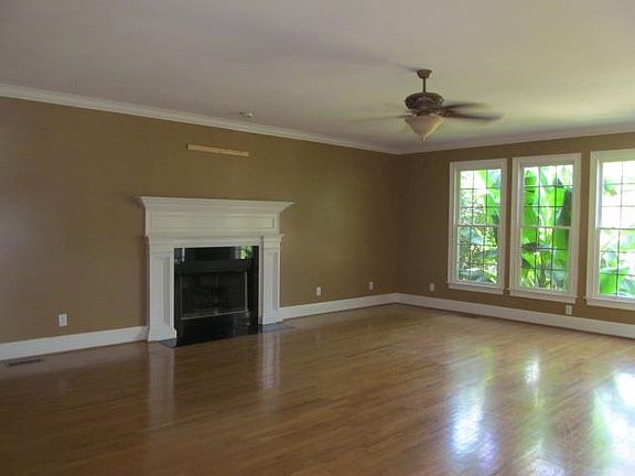 3rd image of 2906 McLemore Cir