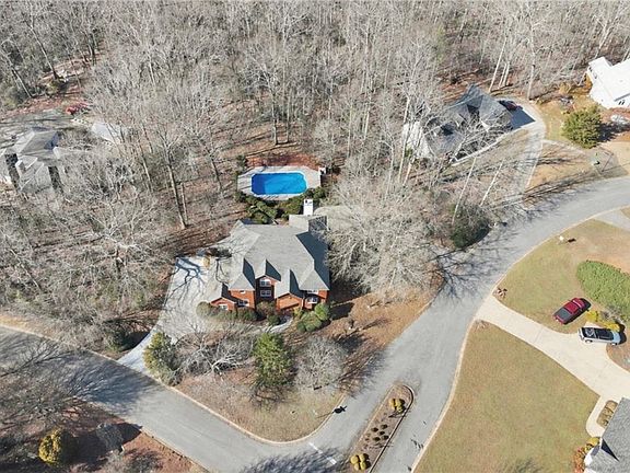 3rd image of 2857 Bridgeview Dr