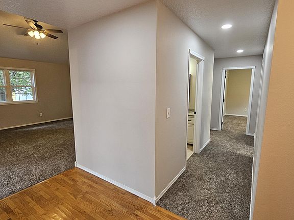 3rd image of 910 Briarbrook Dr