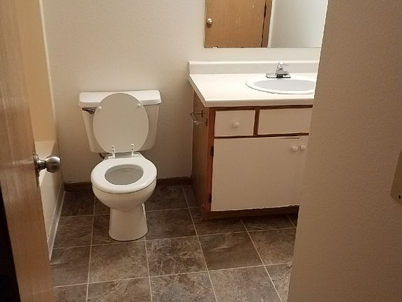 4th image of 402 7th St SE #106