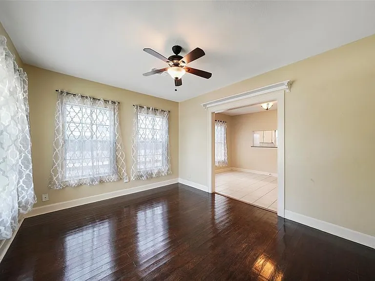 1007 E 25th St — Photo 3