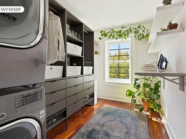 333 Gates Avenue image 15 of 22