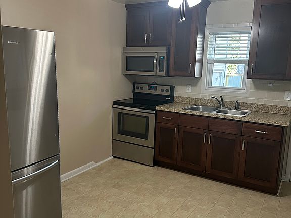 3rd image of 2214 Bayberry St #A