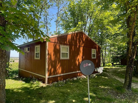 3rd image of 4716 Big Rice Lake Rd NE