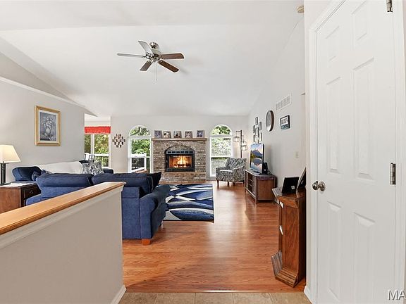4th image of 141 Greenstone Dr