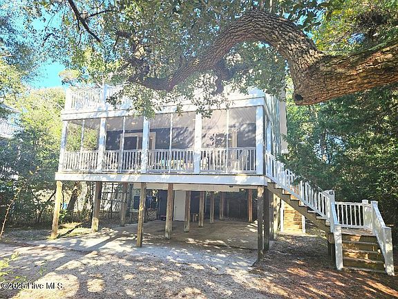 2nd image of 108 Sand Castle Dr