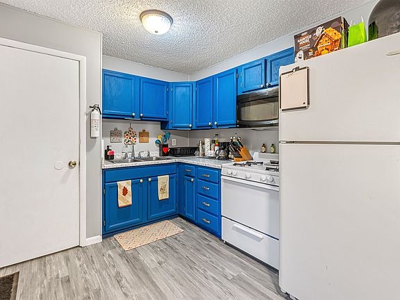 3rd image of 2225 Rexford Dr