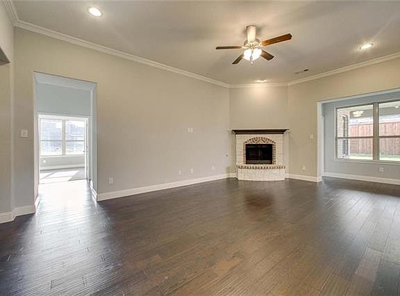 4th image of 2307 Terry Ave